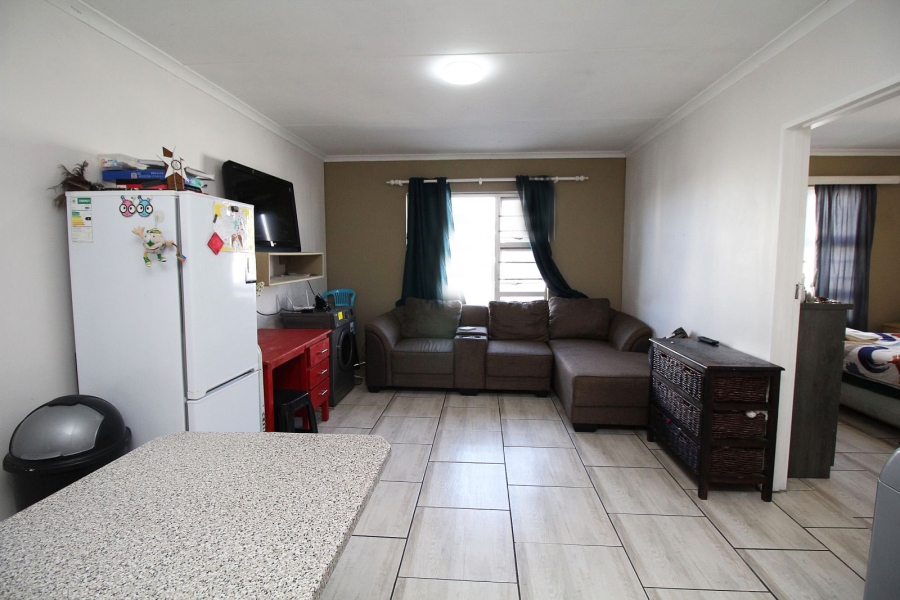 2 Bedroom Property for Sale in Middedorp Western Cape